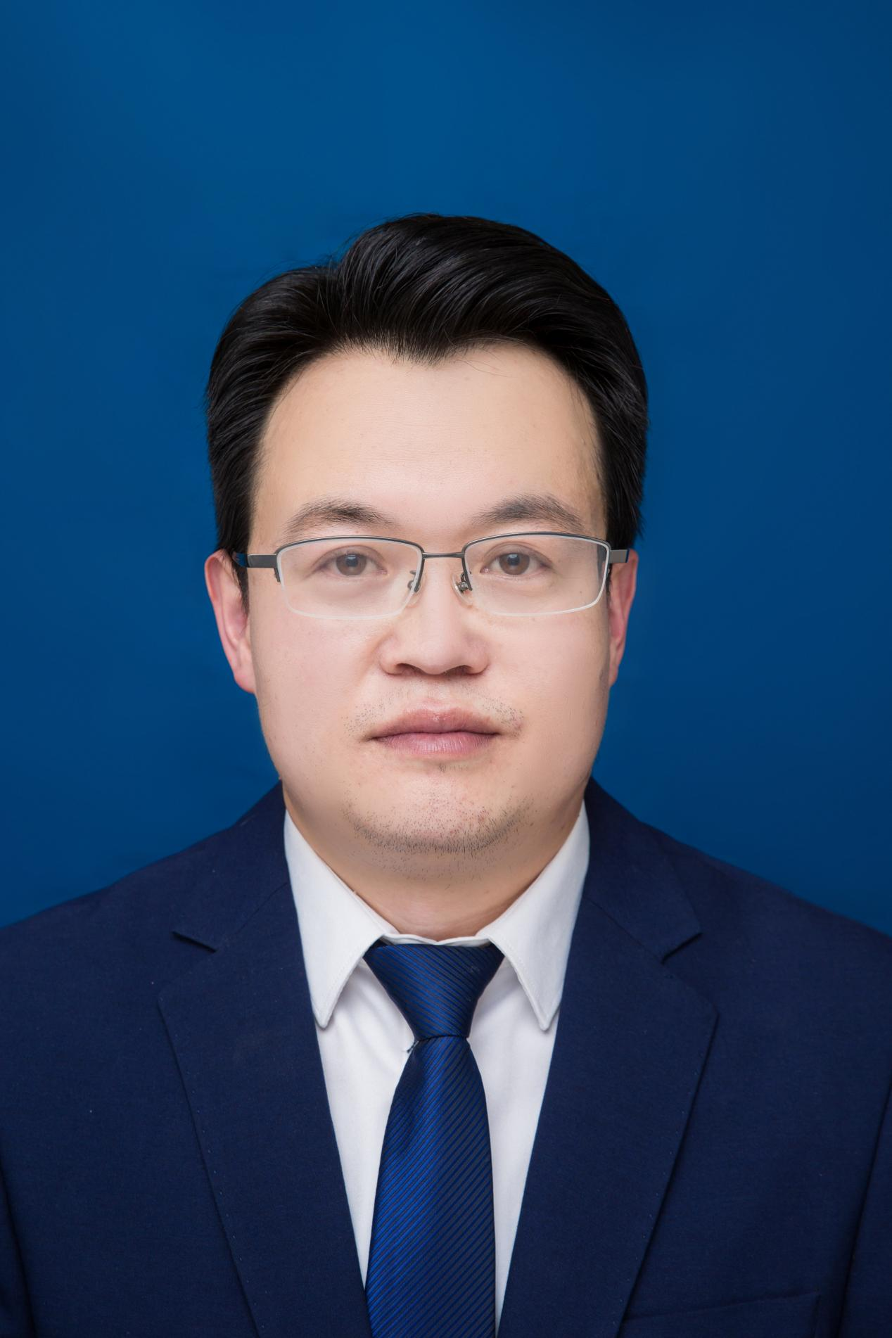 雷华斌.png